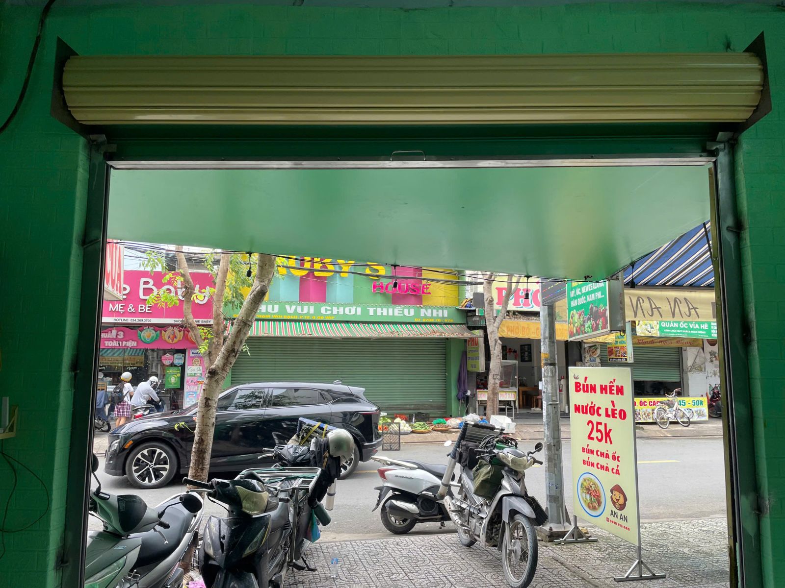 cửa cuốn kéo tay