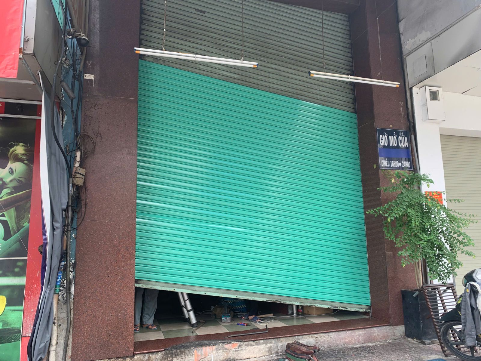 thay lá cửa cuốn